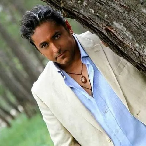 عاشقونه